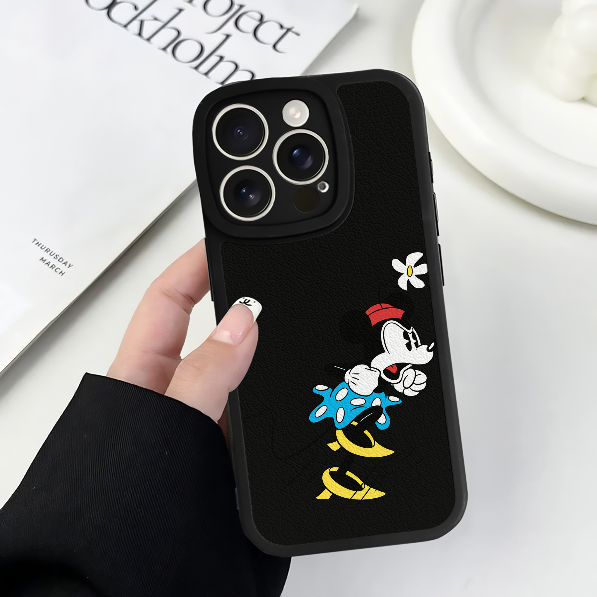 （画像用） ミッキーマウス Mickey Mouse 【iPhone 16シリーズ対応】シリコンスマホケース（レザー調） 材質：シリコン